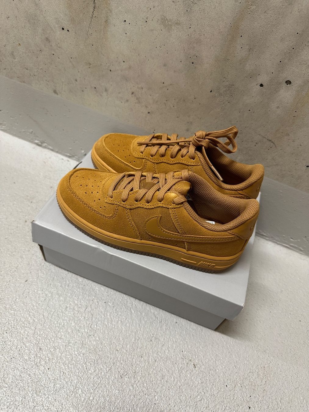 Scarpe da uomo: Neu Air force 1 Gr 31.5 – Nuovo e nell'imballaggio originale da Gümligen venduto da xifenglie