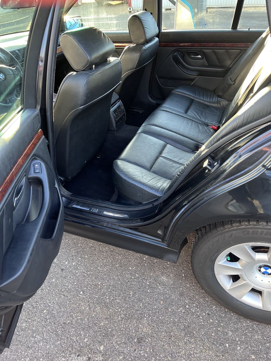 BMW Automobili: BMW 528i E39 Touring schwarz – Usato da Laufen venduto da andsan 8
