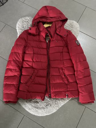 Rote Winterjacke von Tomi Hilfiger , Grösse M, Top Zustand!