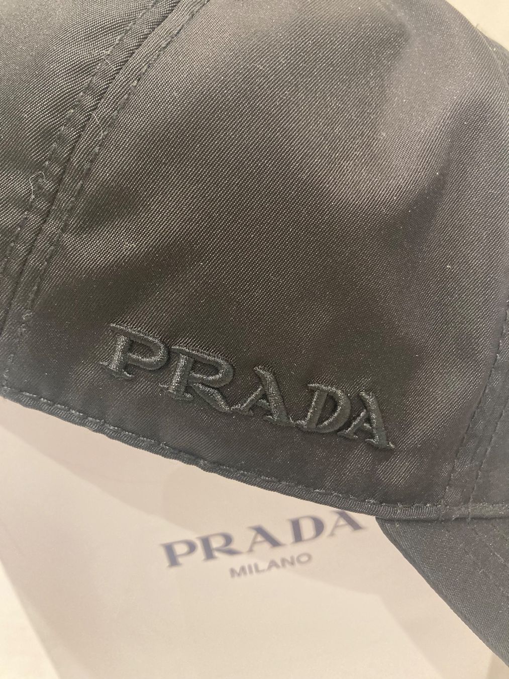 Prada Copricapi, berretti & cappellini: Prada HUT – Usato da Paradiso venduto da Kayakara