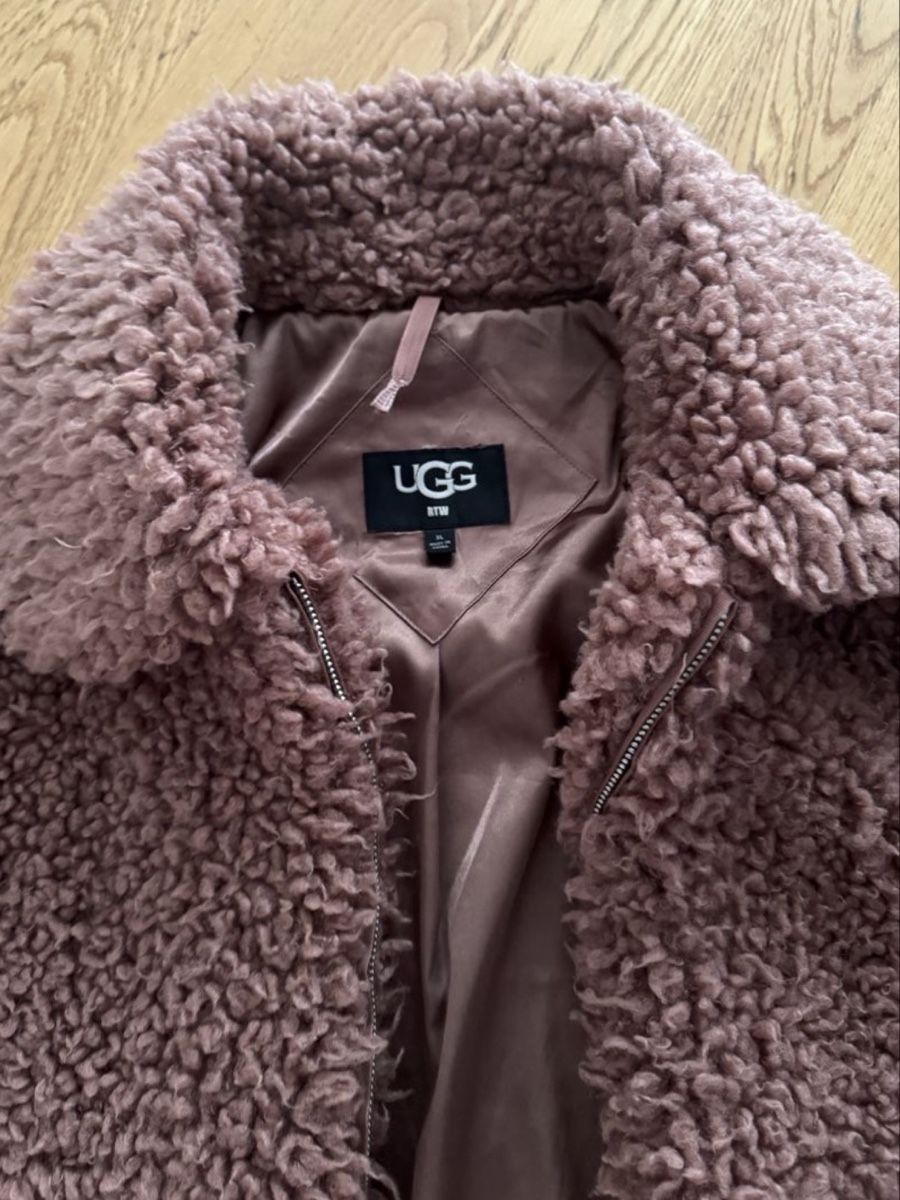 Ugg Jacken: Flauschige UGG Winterjacke – Gebraucht aus Rüegsauschachen von nai_2jfm 1