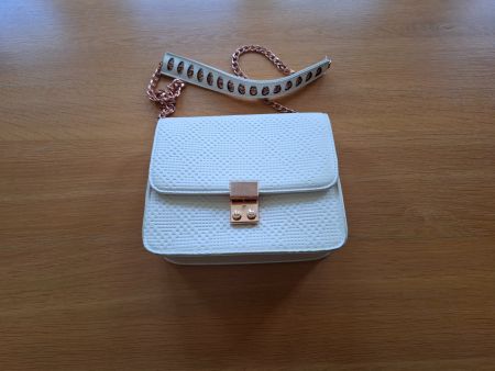 Weisse Handtasche mit goldiger Kette - Top Zustand!