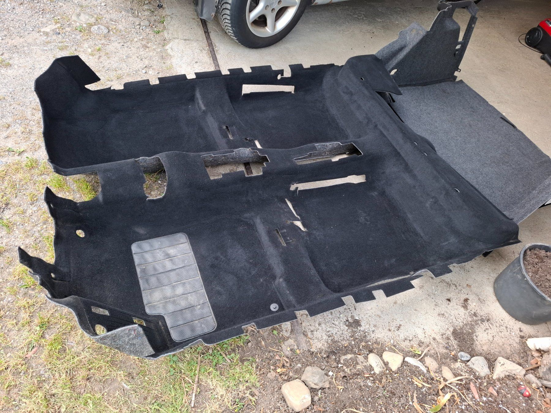 VW Tutti pezzi di ricambio auto: Golf IV Teppich – Usato da Uttigen venduto da fourstrokeforce 4