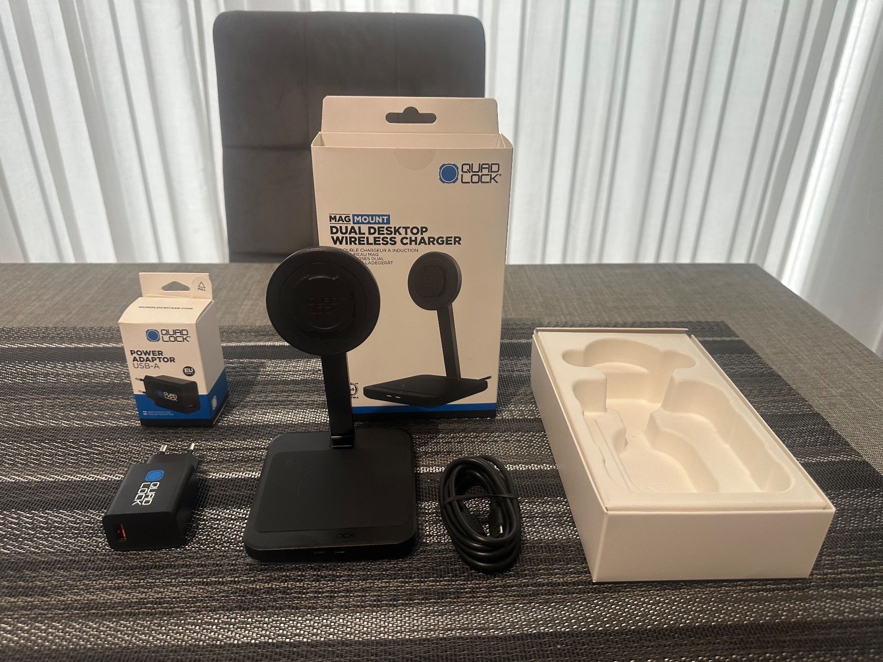 Quad Lock Caricabatterie: Quad Lock Dual Desktop Charger inkl. Power Adaptor – Usato da Gossau (ZH) venduto da DSCapeta 1