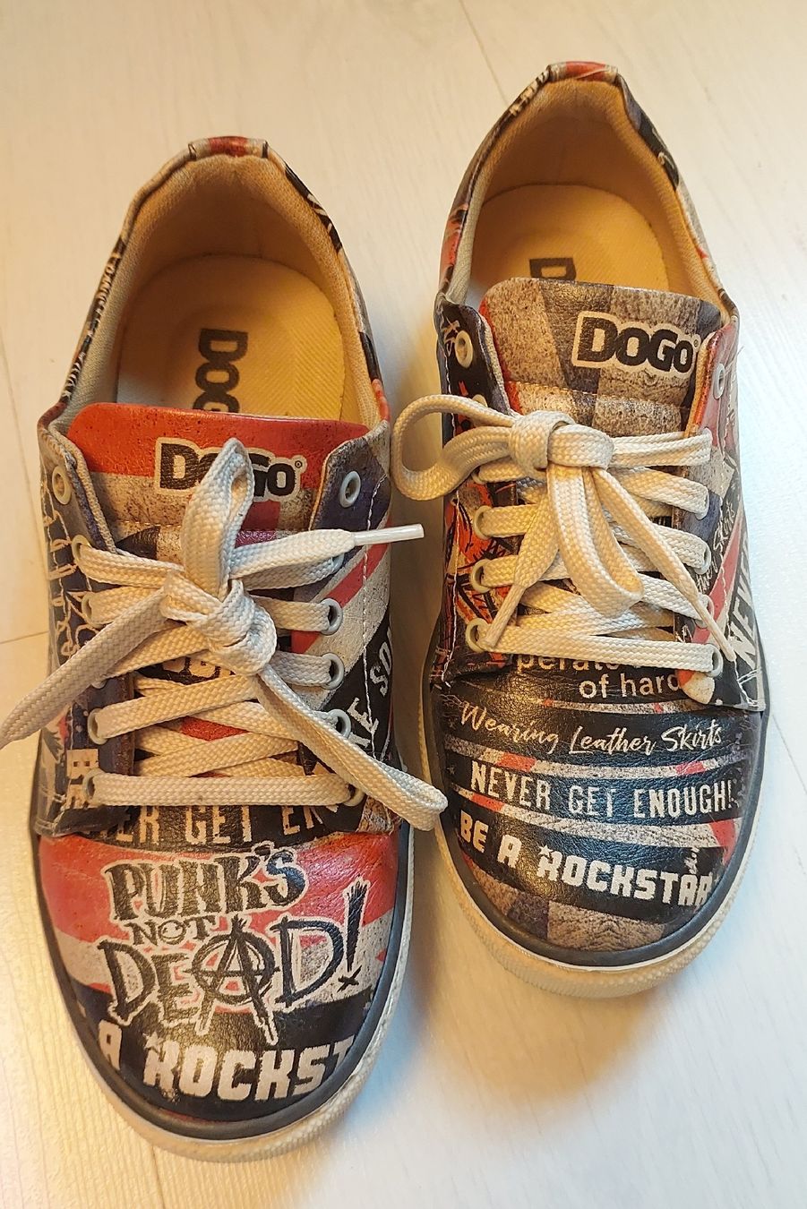 Damenschuhe: Sneaker DOGO – Gebraucht aus Brunnen von CHOUCHOU. 1