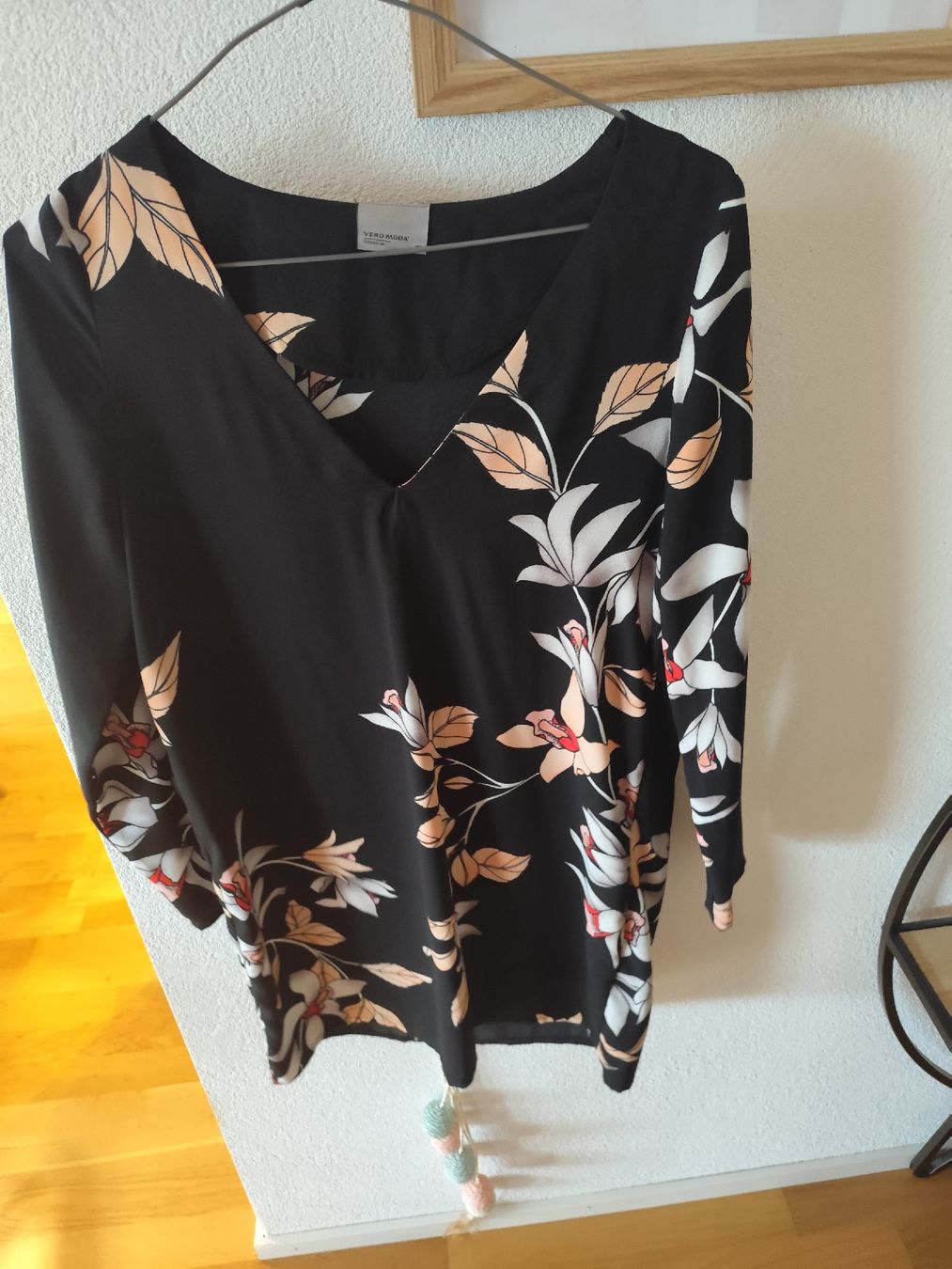 Vero Moda Vestiti: robe noire à fleurs, taille XS – Nuovo (secondo la descrizione) da Neuchâtel venduto da pie_8t6p 2