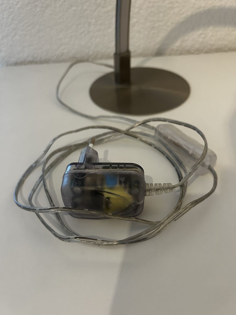 Lampen: Moderne LED Tischlampe gebogen Metall – Gebraucht aus Utzenstorf von Microsaft 2