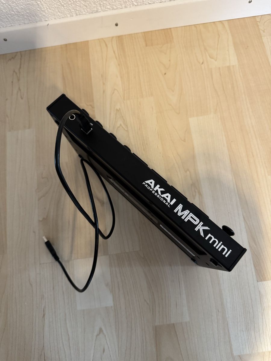 Akai Console di mixaggio: Akai MPK Mini  – Usato da Buchberg venduto da jon_w9fy 1