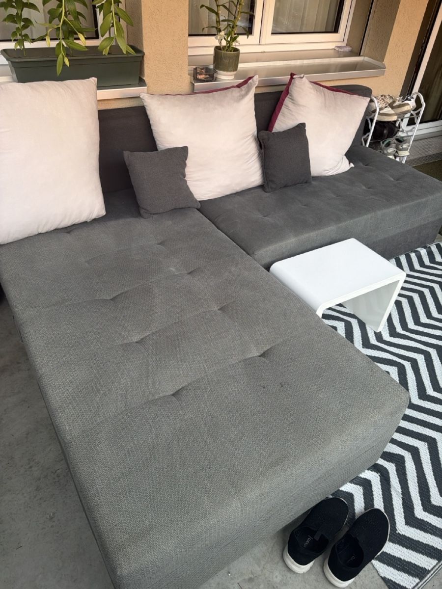 Sofas: Ecksofa grau mit Bettfunktion und Stauraum gebraucht – Gebraucht aus Horw von flo_npj9 1
