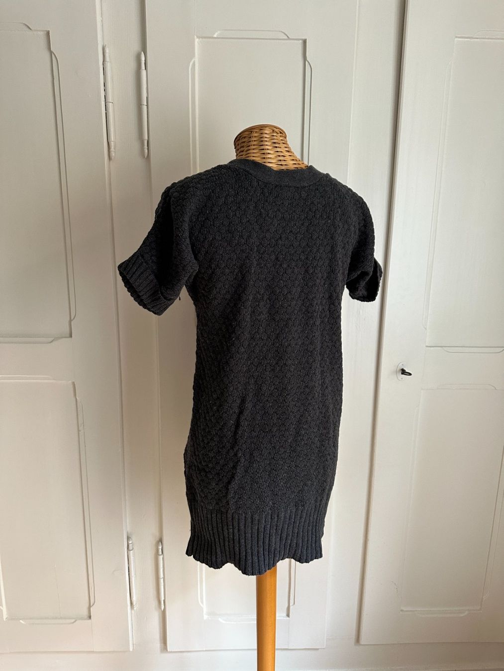 Mango Pulls & Sweat-shirts: MANGO - Longstrickpullover grau M – D'occasion à Zürich par Diazaio 2
