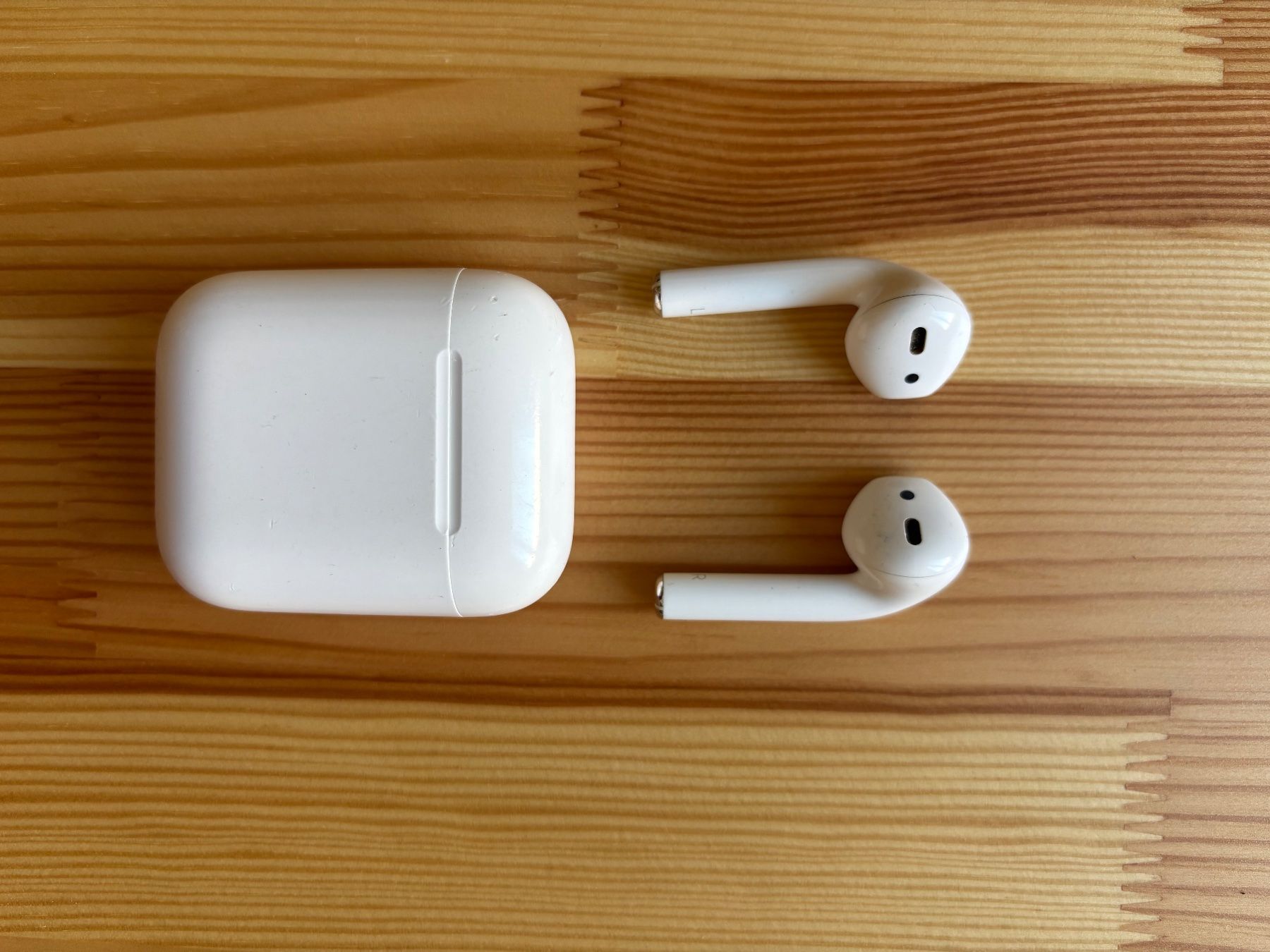 Apple Cuffie: Apple AirPods 2. Gen mit Ladecase gebraucht – Usato da Bern venduto da Lostintranslation