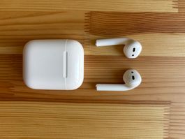Apple AirPods 2. Gen mit Ladecase gebraucht