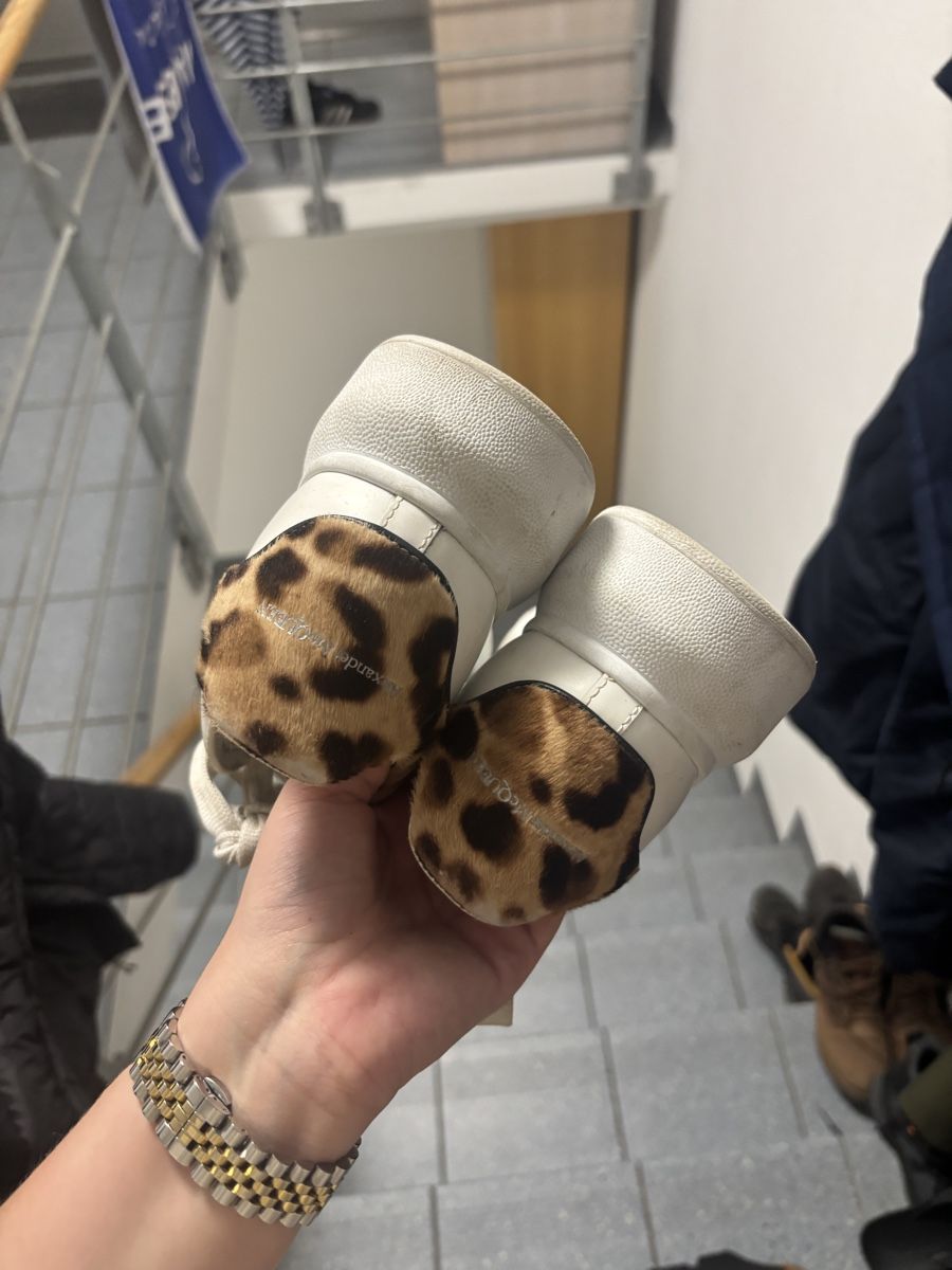 Damenschuhe: Alexander McQueen Sneaker – Neu (gemäss Beschreibung) aus Adliswil von lia_f7dp 4