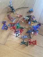 Konvolut von alten Spielfiguren, Indianer und Ritter.