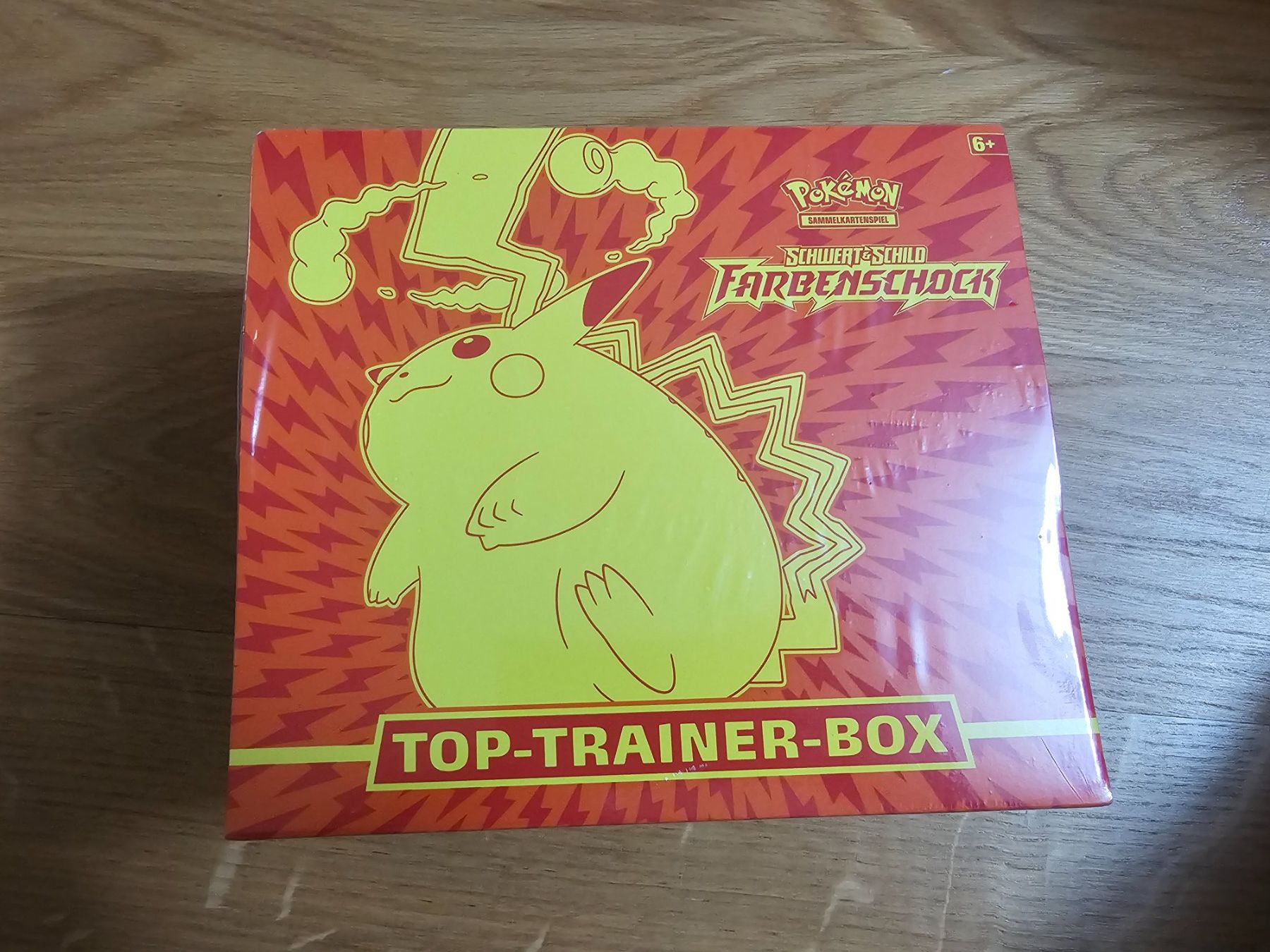 Pokémon Carte collezionabili: Pokemon Top Trainer Box Farbenschock – Nuovo e nell'imballaggio originale da Lufingen venduto da Argannon