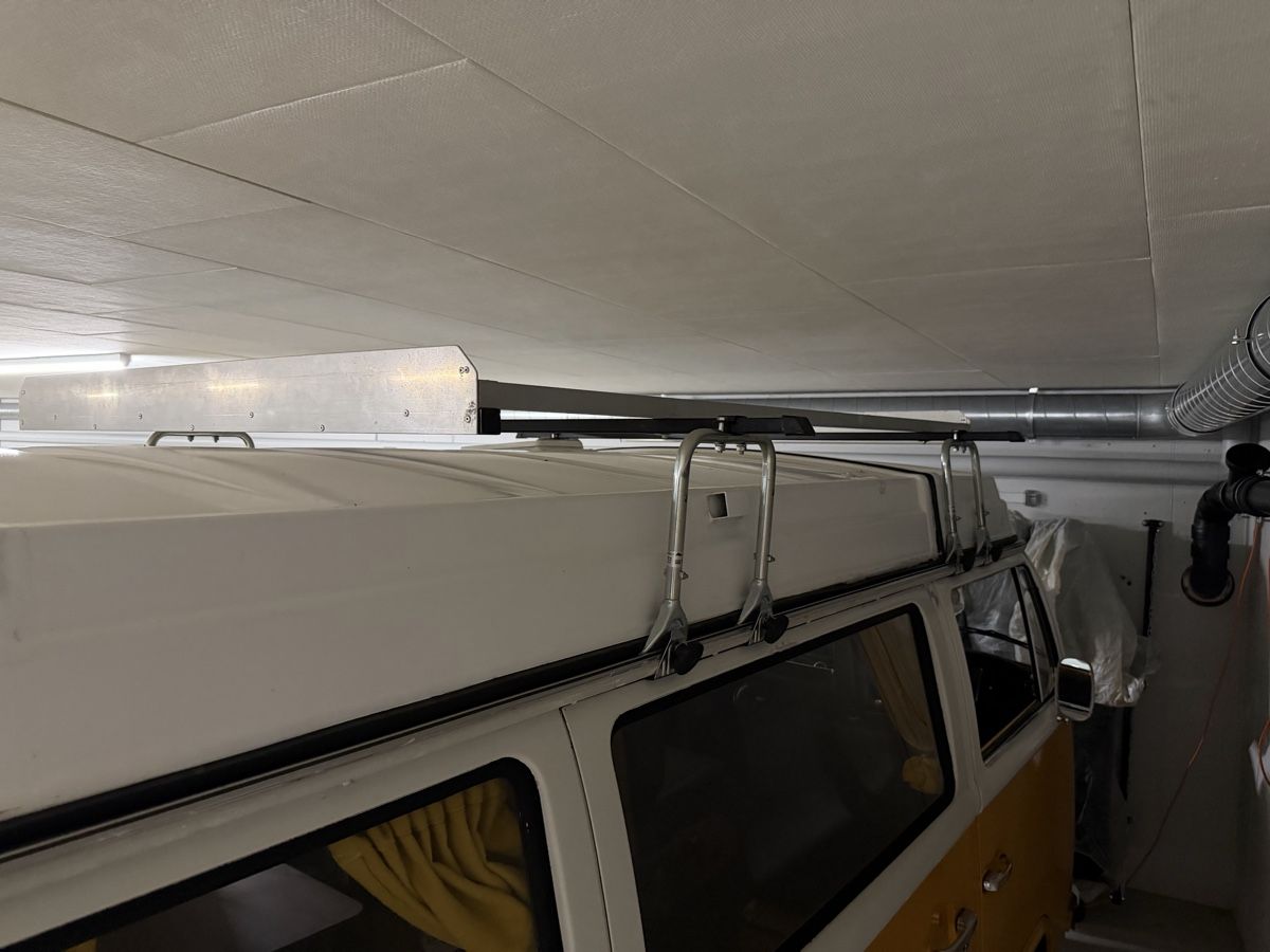 VW Barres de toit: VW T2 Dachträger – D'occasion à Höri par Frx