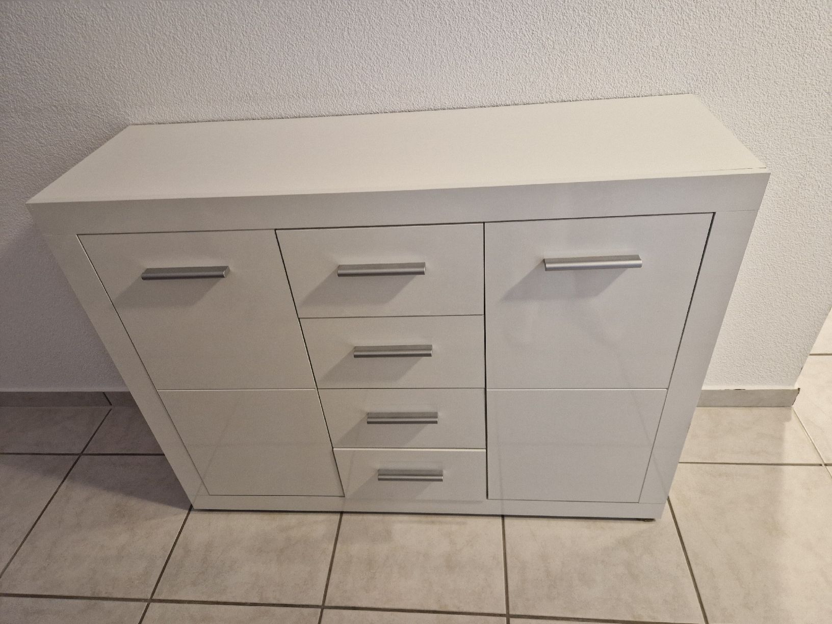 Cassettiere: Kommode / Sideboard Weiss Hochglanz – Nuovo (secondo la descrizione) da Emmenbrücke venduto da _Maria 1
