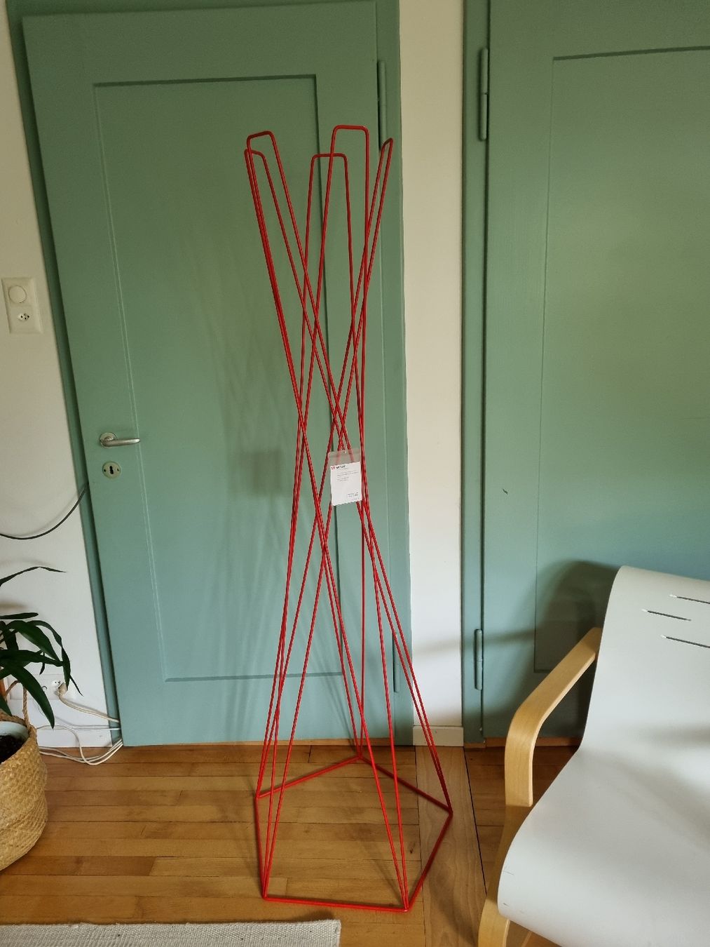 Guardaroba: Cascando Garderobenständer Basket , Rot – Usato da Wil SG venduto da die-wohnung 1