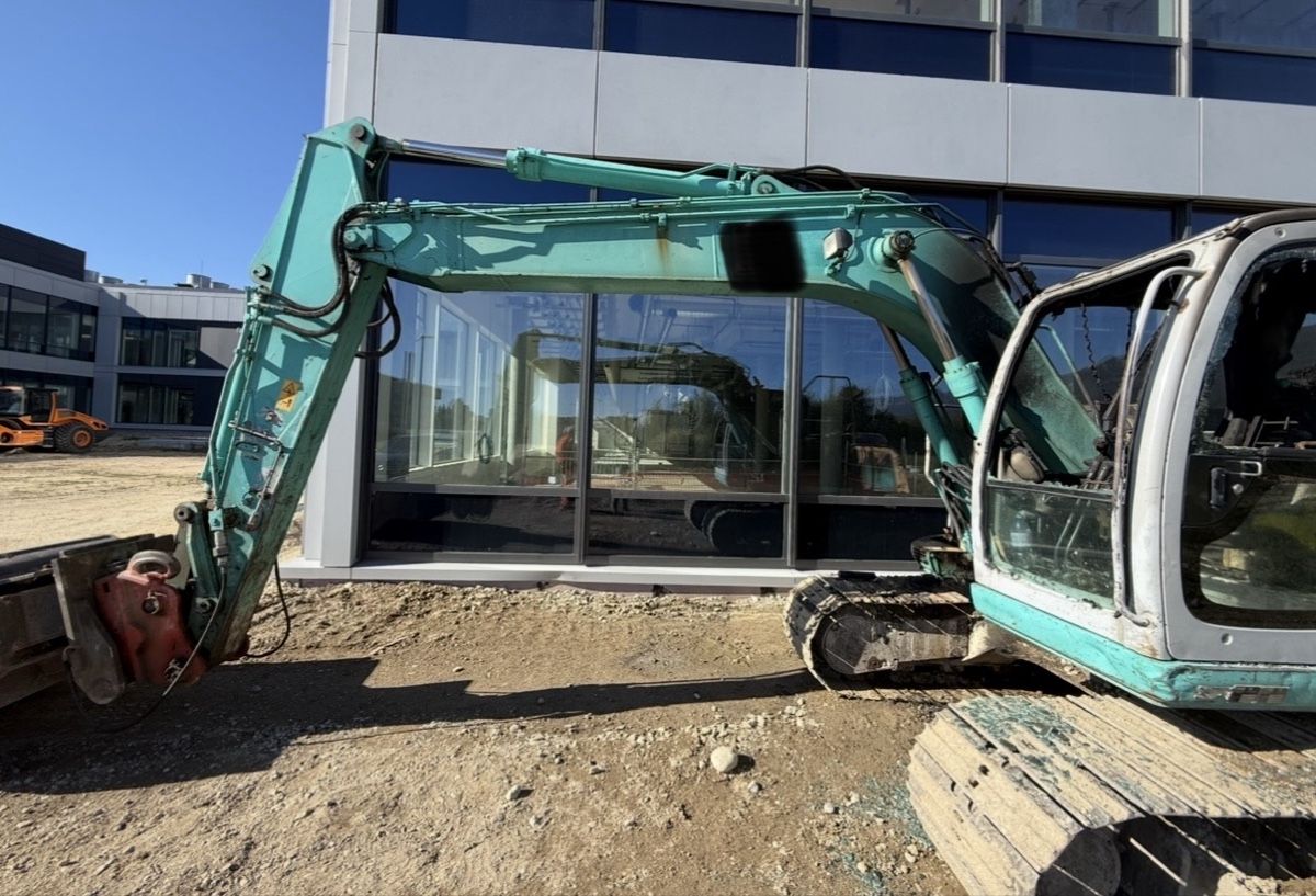 Kobelco Bagger: Bagger Kobelco SK 135 mit Schild – Gebraucht aus Niederbipp von baggerch 4