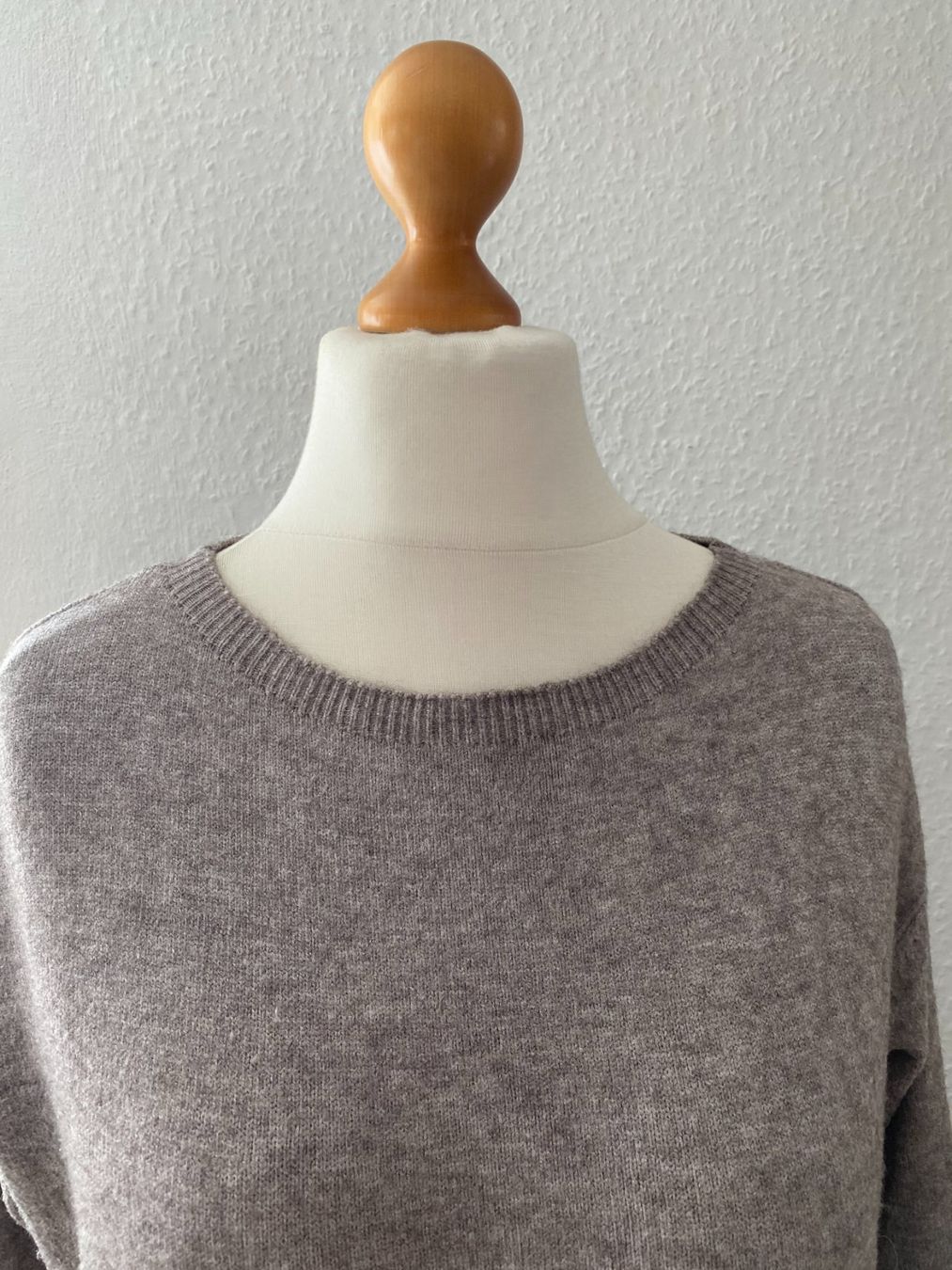 Maglioni & Felpe: kuscheliger Long Strickpulli mit Spitzenborte in Gr. S/M – Usato da Stetten SH venduto da bijoux18 1