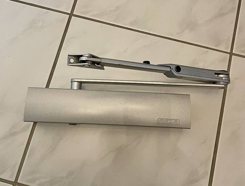 Ferramenta: GEZE TS4000 Türschliesser – Usato da Schwellbrunn venduto da Crossmax8