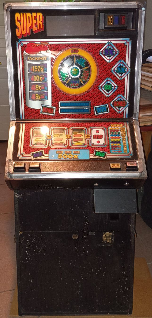 Slot Machine: machine à sous Barcrest pour pièces – Difettoso da Delémont venduto da Burberry
