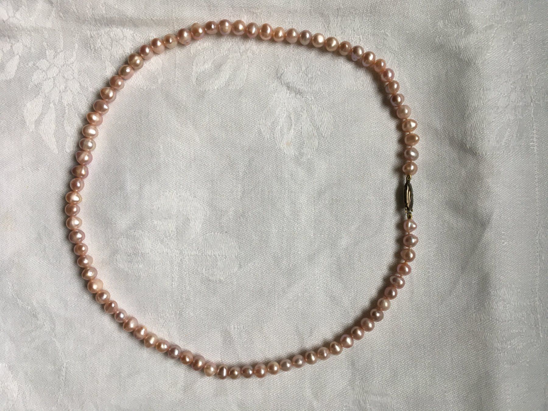 Catenine: Lachs Rosa Süsswasserperlen Kette – Usato da Lyss venduto da Punktum01 1