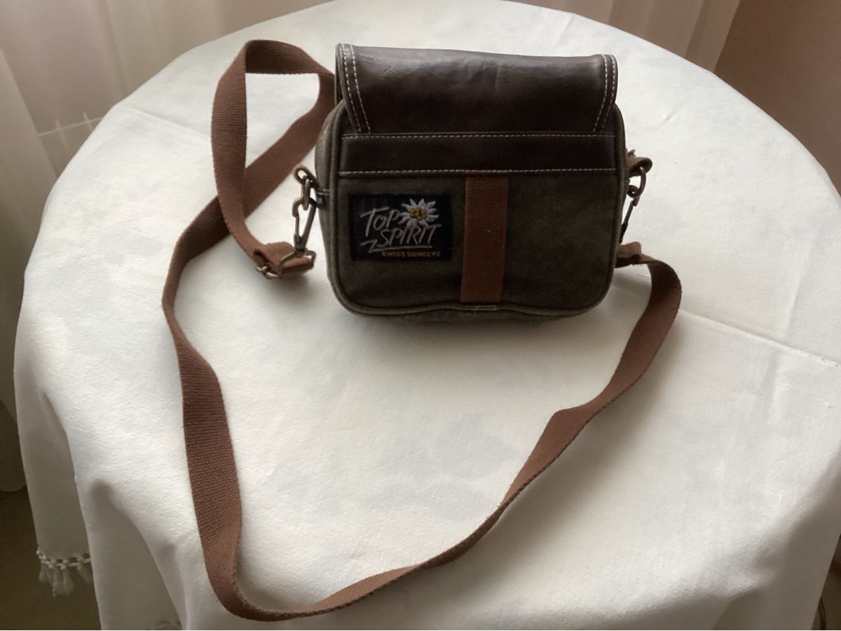 Borse da donna: Umhängetasche mit Bergmotiven – Usato da Lausanne venduto da Ulpet 1