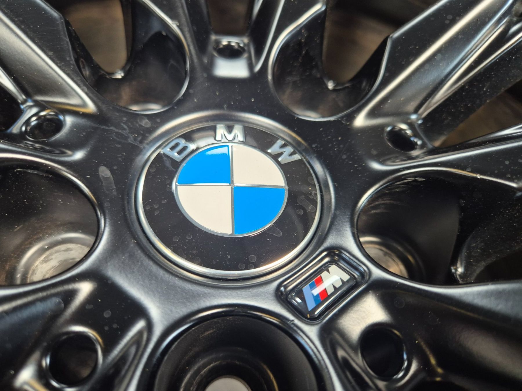 BMW Pneumatici & Ruote complete: Winterräder 18" BMW 330e – Usato da Winterthur venduto da WEWi-Ersatzteile 3