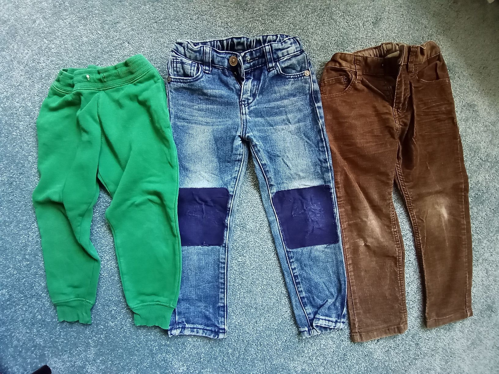 Pantalons: 3 Hosen Gr. 104 – D'occasion à Winterthur par voan