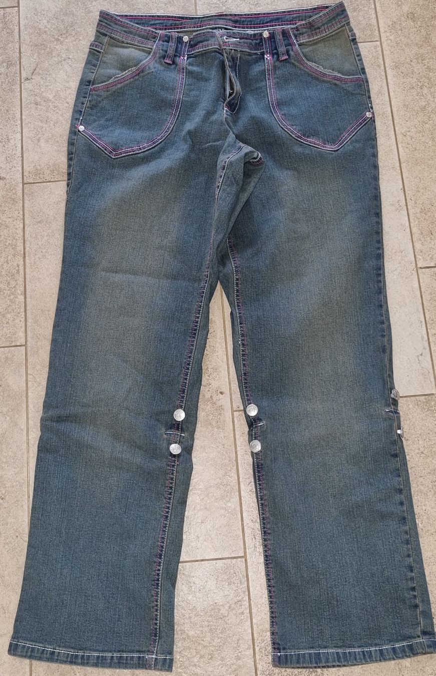 Jeans: Tolle umwandelbare Jeans gr.42 – Nuovo (secondo la descrizione) da Grossdietwil venduto da GNOM313