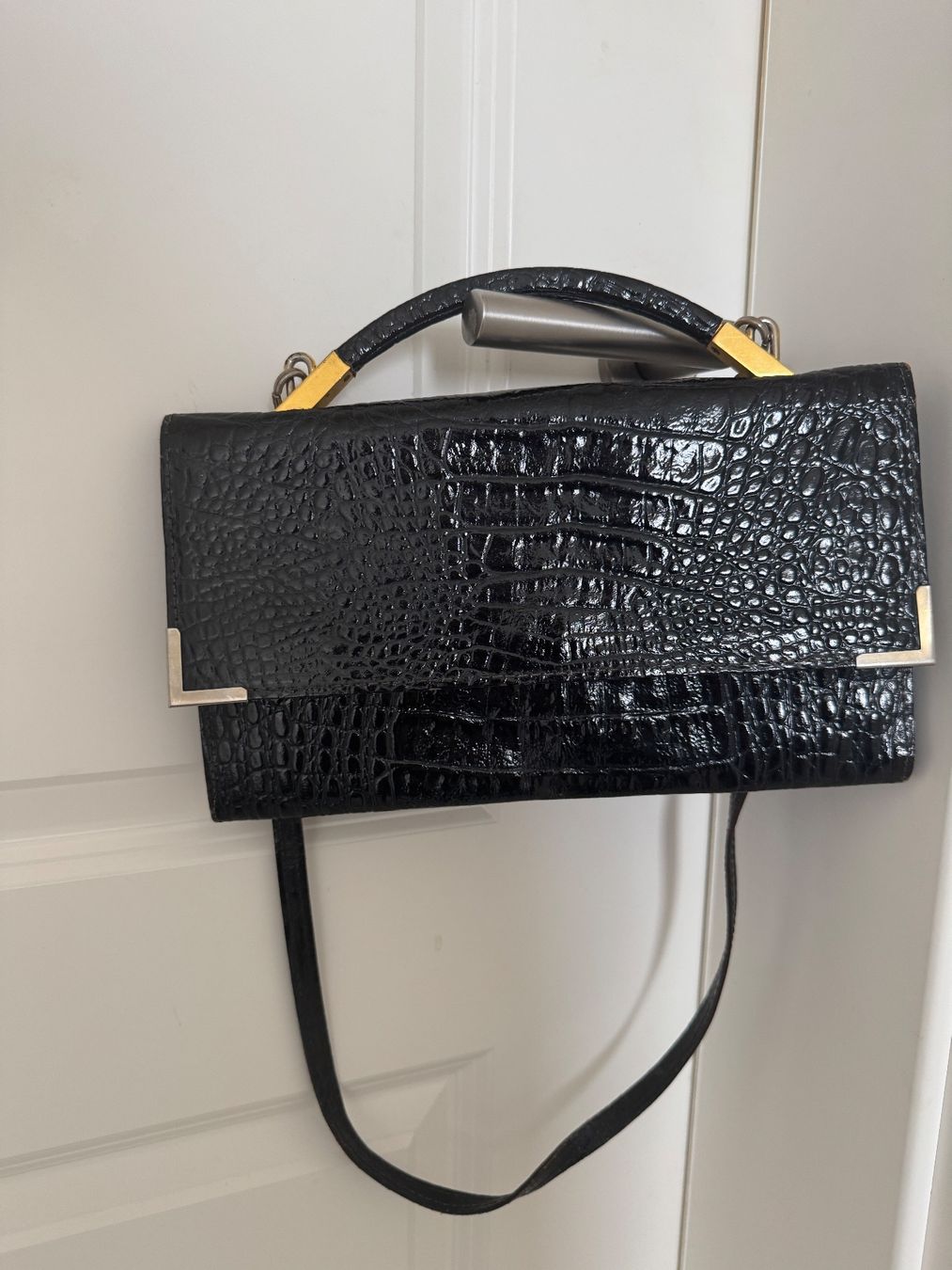 Taschen für Damen: Sac vintage années 70 en cuir noir – Gebraucht aus giffers von sev_c9x9