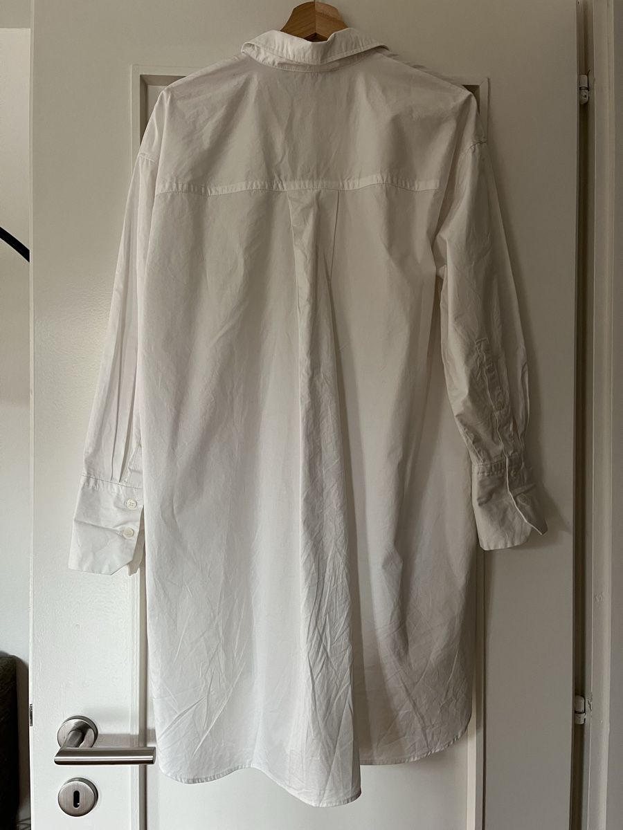 Zara Camicette: Zara white button-down OVERSIZED – Usato da Lausanne venduto da NoraPlethora 1