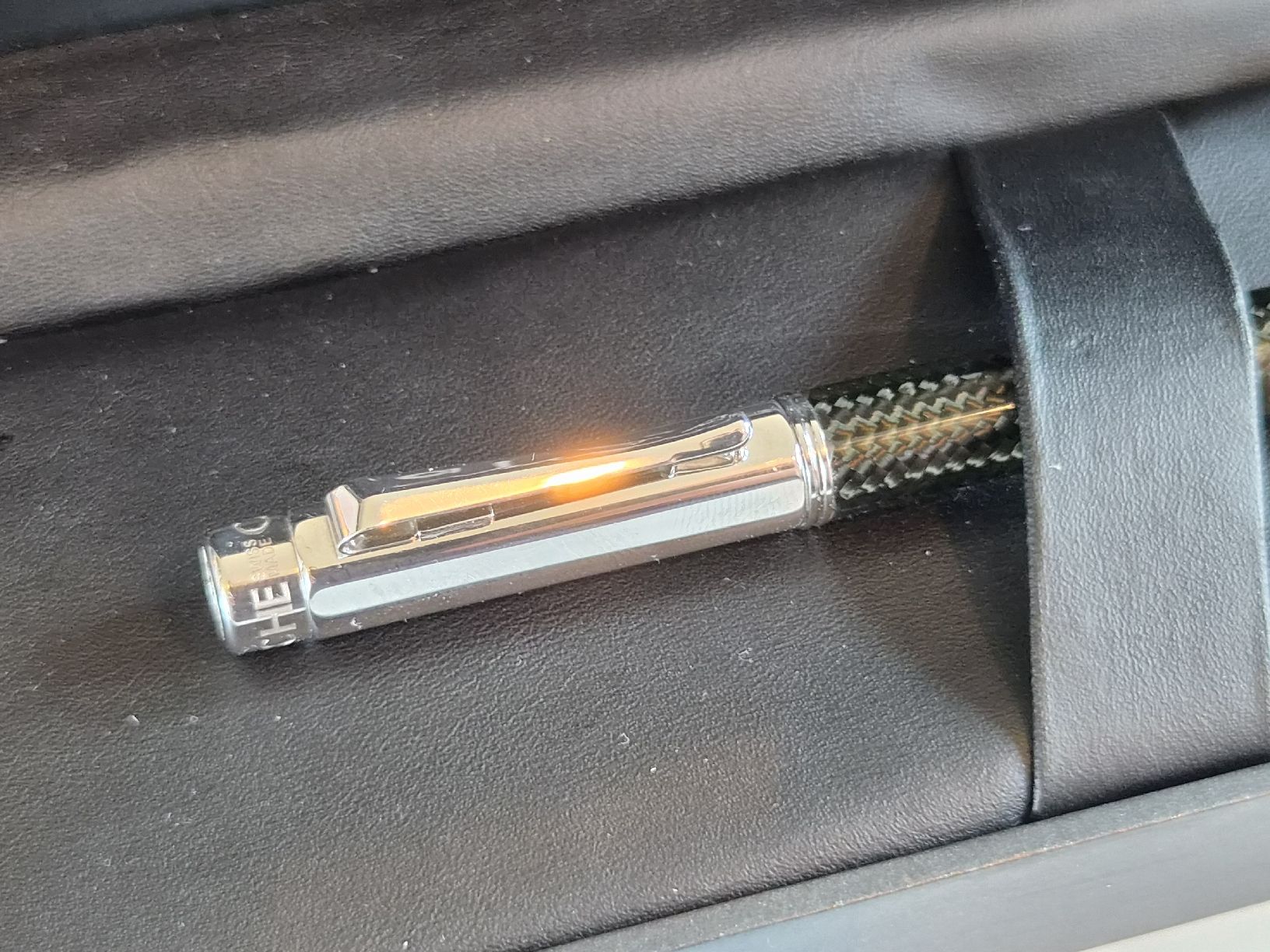 Caran D'Ache Stifte & Marker: Füllfederhalter Caran d'Ache Varius Carbon – Gebraucht aus Hinwil von Justnox 3