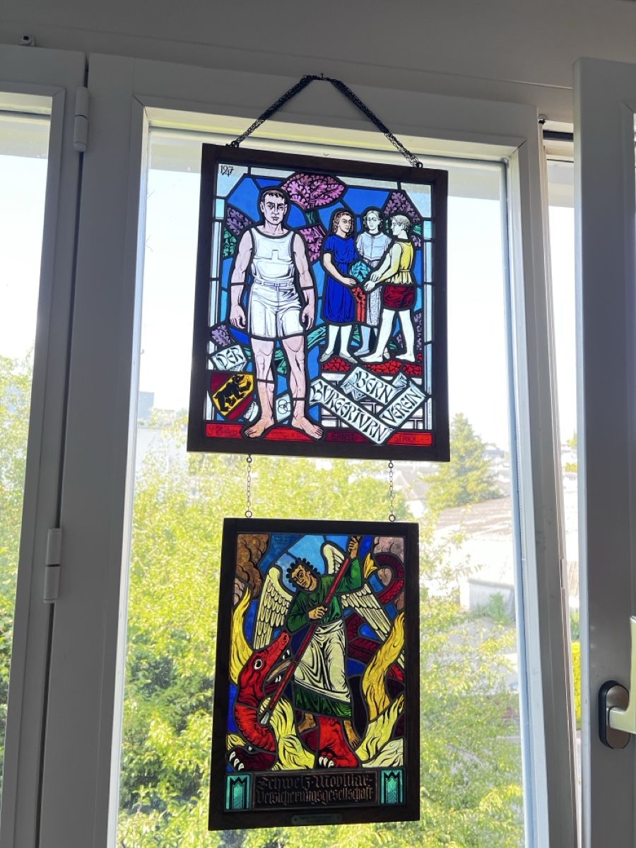 Sonstige Antiquitäten & Kunst: Zwei Glasbilder Jugendstil Berner Vereinsleben – Gebraucht aus Neuenegg von Magosaurus