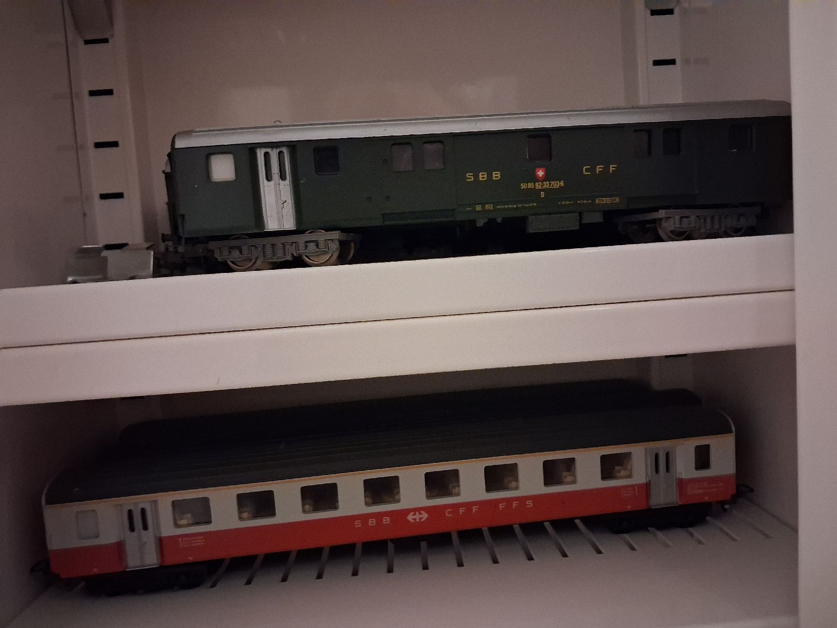 Lima Modellini di ferrovie: Modelleisenbahn Waggons Konvolut Konvolut  – Difettoso da Münsingen venduto da mustang1975 2