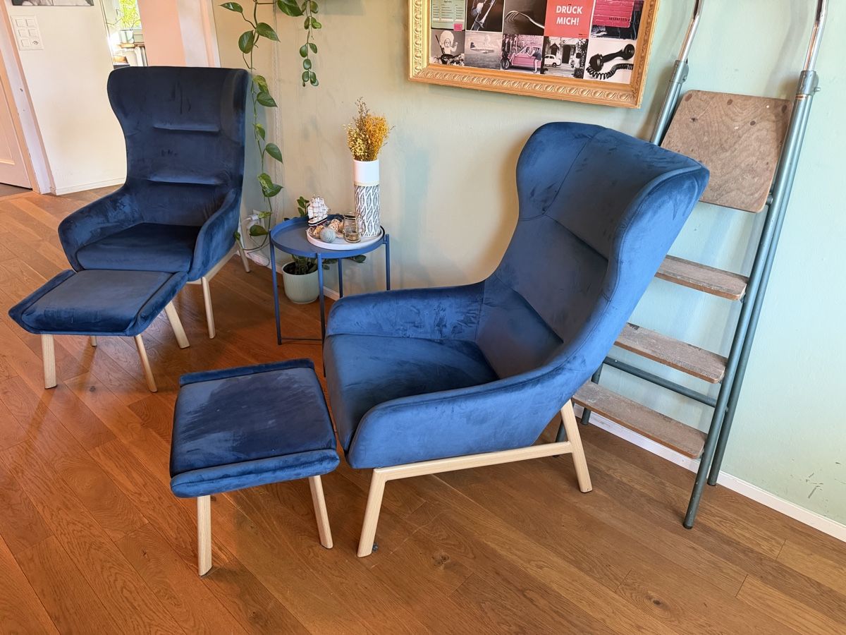 Poltrone: 2x Ohrensessel mit Hocker blau Samt – Usato da Attikon venduto da Rinca 2