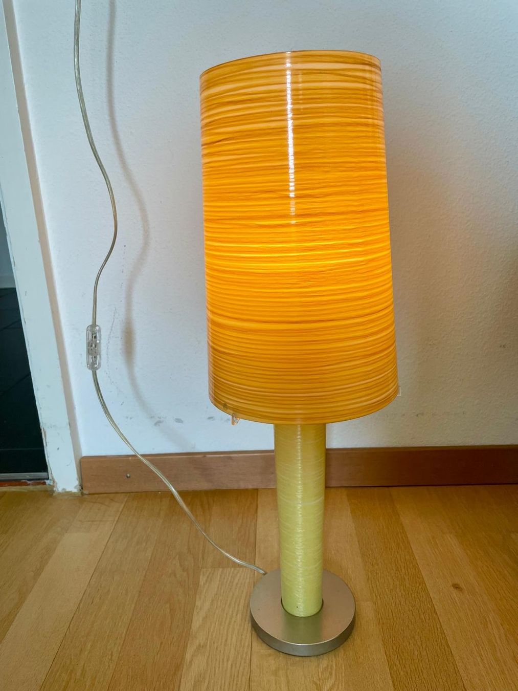 Lampade: Tischlampe mit Metallsockel – Usato da Zürich venduto da ShaziaI
