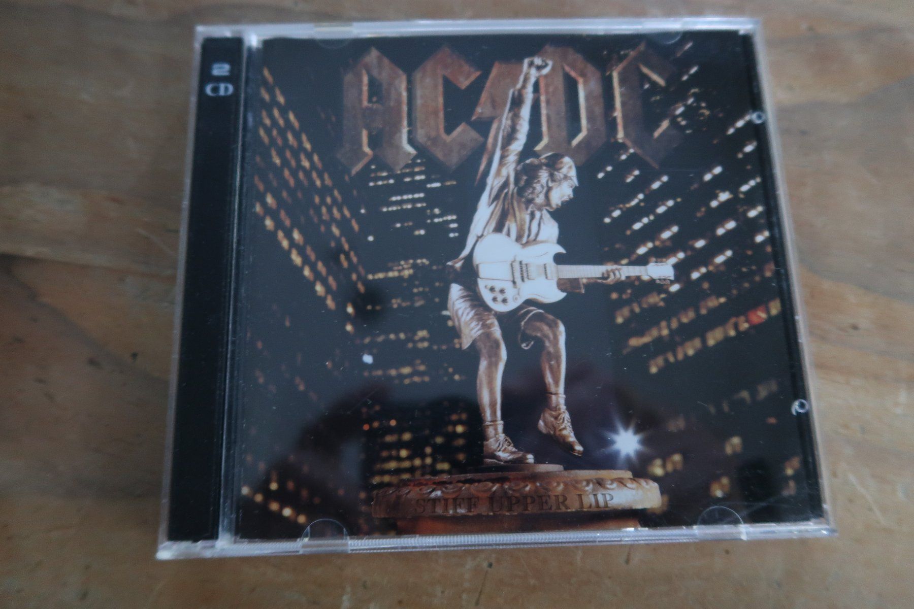 CDs: AC/DC - STIFF UPPER LIP - TOUR EDITION mit BONUS CD – D'occasion à Basel par Patiscat