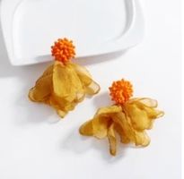 Bohemia Pailletten-Chiffon-Blumen-Ohrringe in Gelb-Orange