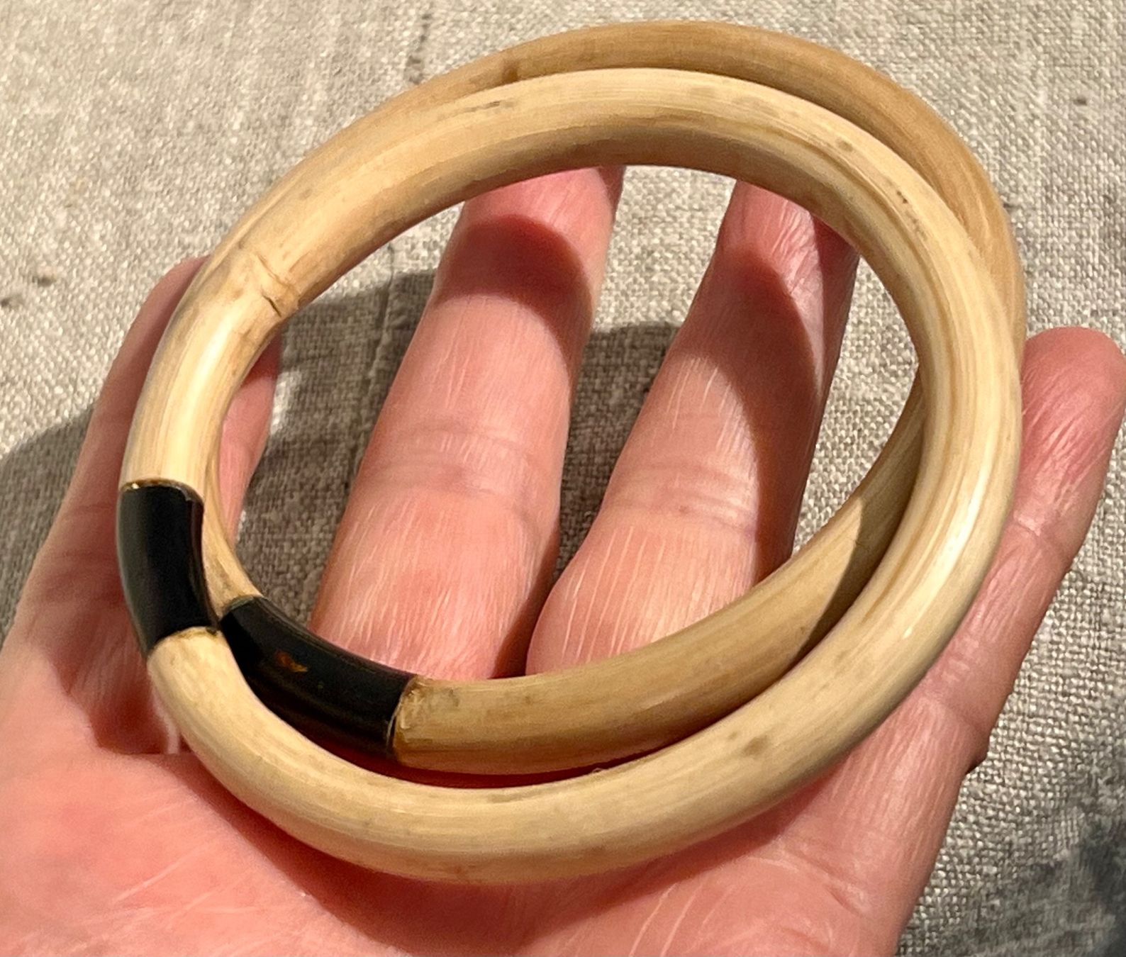 Bracciali & Braccialetti: Paire de bracelets joncs, bambou et corail noir – Usato da Genève venduto da DELIRBEADS 7