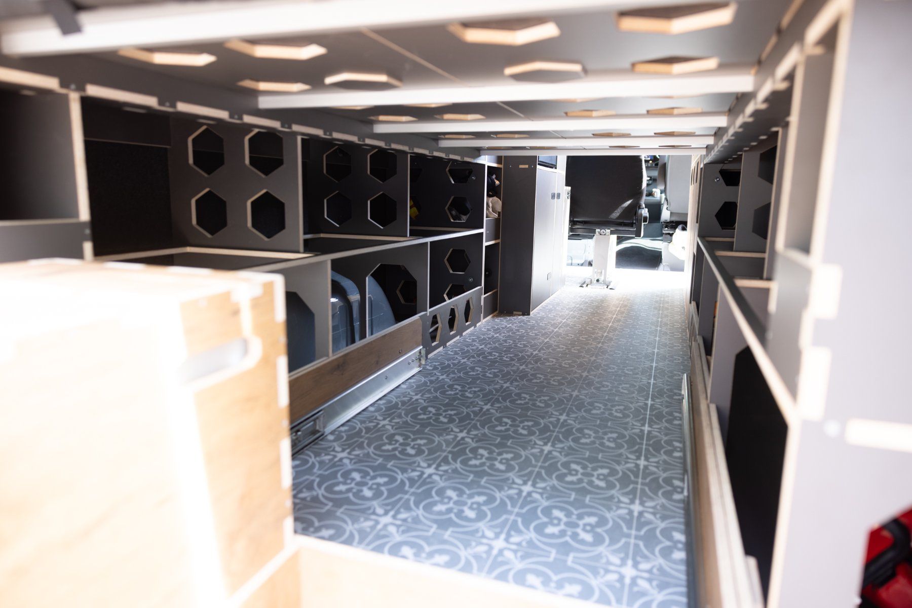 Mercedes-Benz Veicoli da campeggio: Mercedes Sprinter 419 CDI 4x4 Campany Vans – Usato da Wallisellen venduto da Topsy0 6