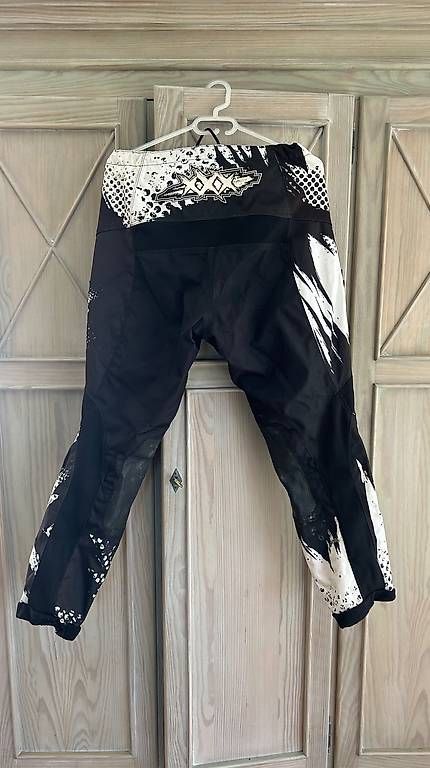 Pantaloni: Grenzgaenger Endurance Pants  – Usato da Rütihof venduto da noe_5p7b 1