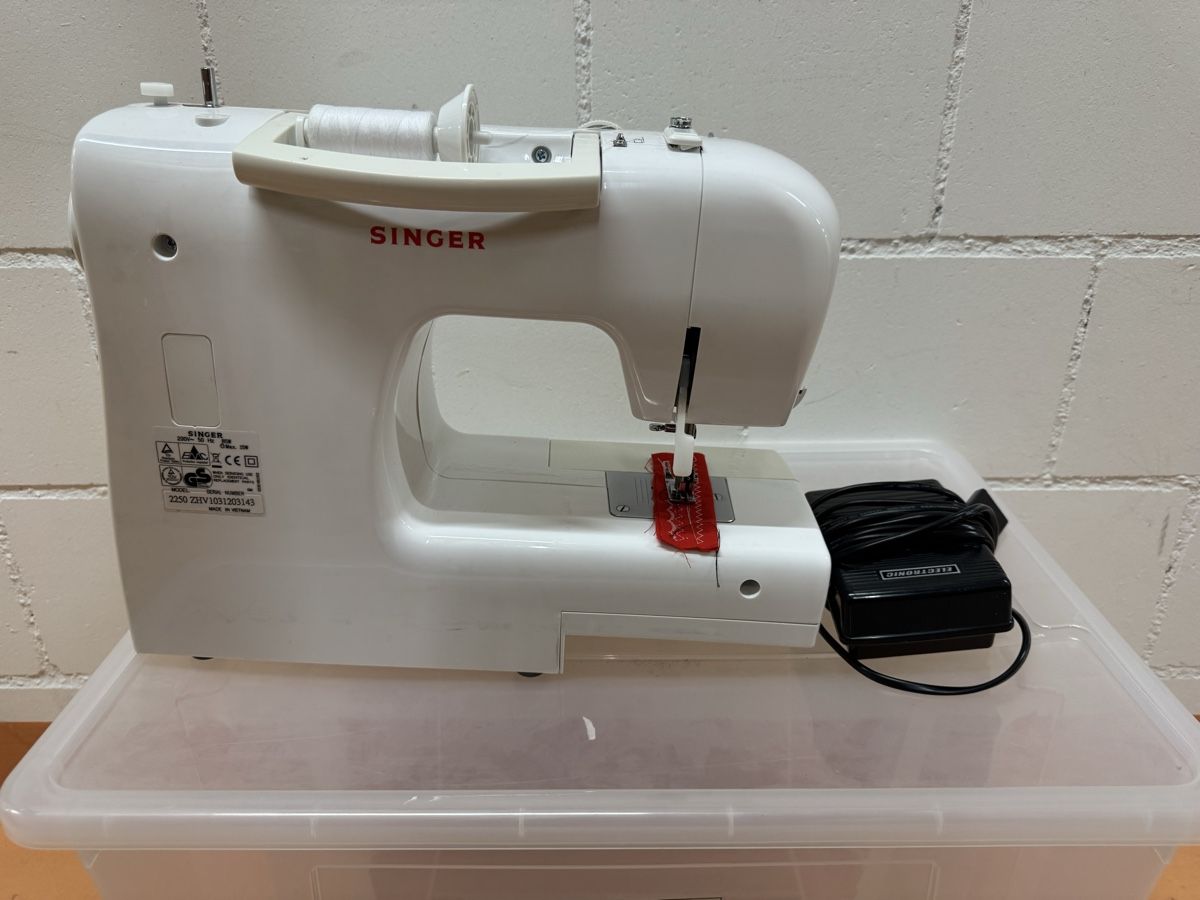 Singer Nähmaschinen: Nähmaschine Singer Tradition 2250 – Gebraucht aus Basel von tanieli 1