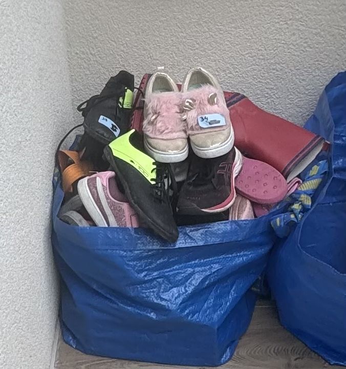 Chaussures hommes: Lot de chaussures enfant été (fille, garçon) 33 à 38.5 – D'occasion à Martigny par gigikro