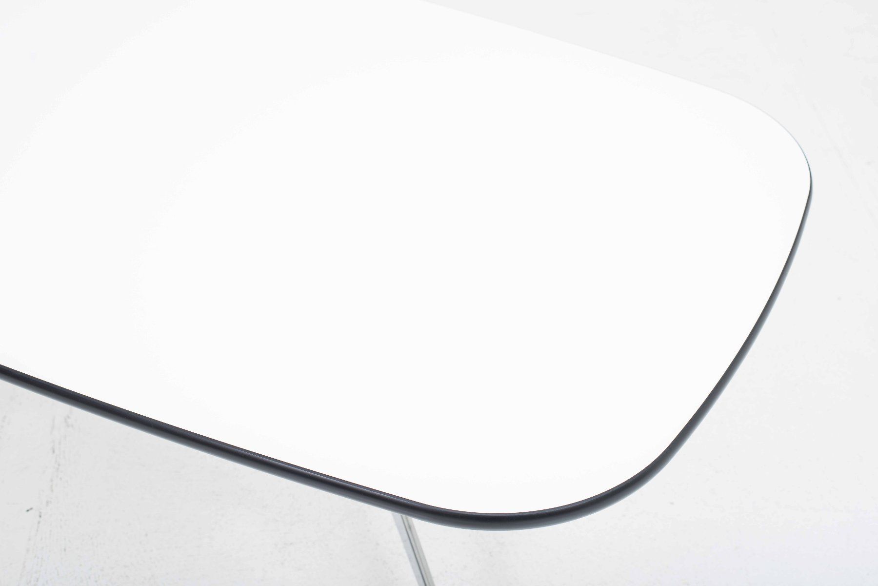 Vitra Tavoli: Vitra Segmented Table von Charles & Ray Eames – Usato da Zürich venduto da STUZH38 6