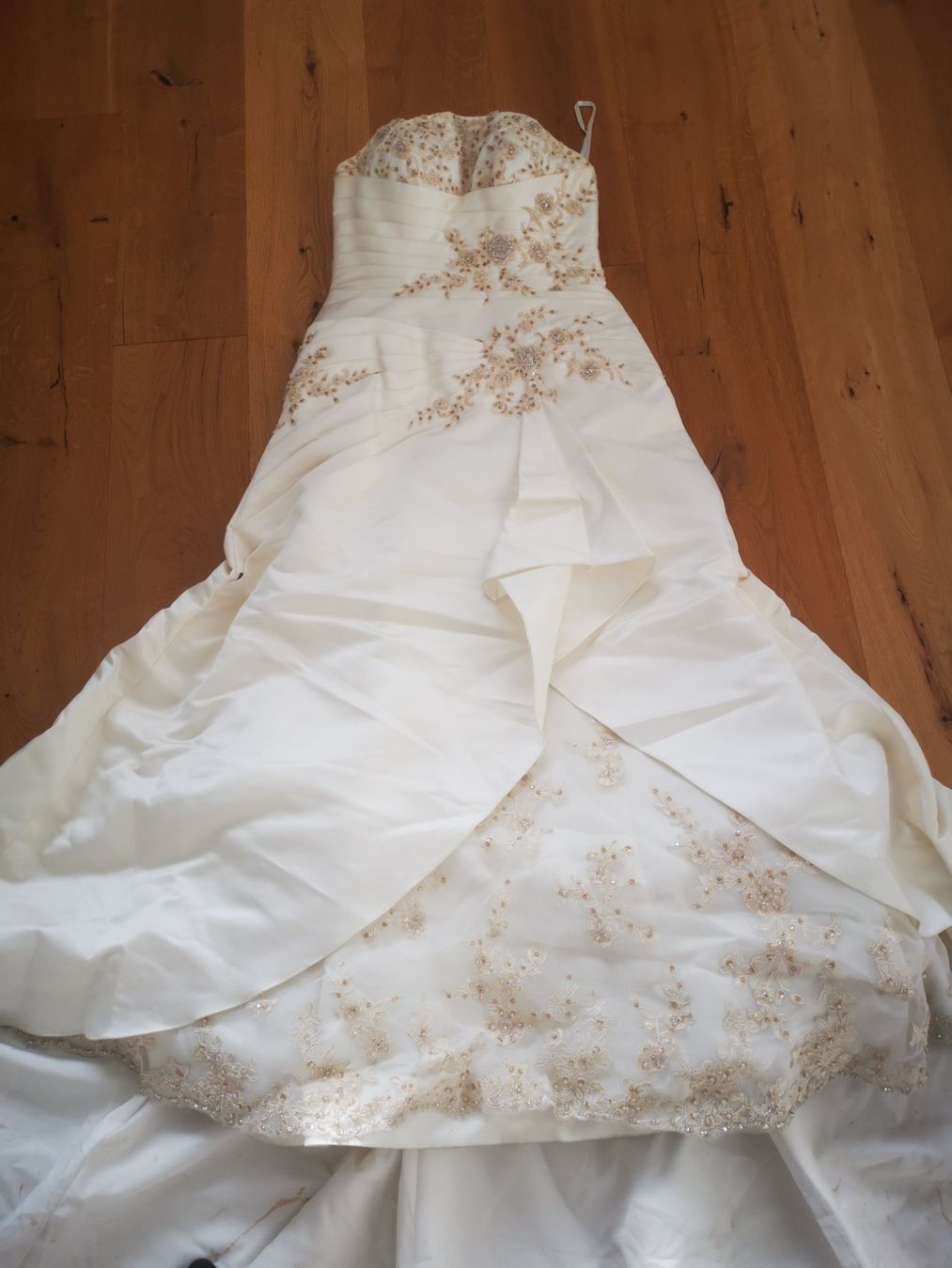 Vestiti: Brautkleid mit Stickerei Schnürung – Usato da Rebstein venduto da Sebuse 7