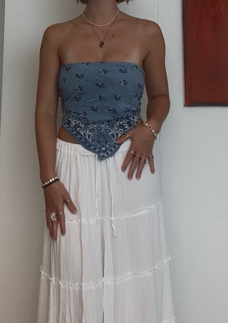 Stradivarius Top: Blaues Dreieck Top – Usato da Embrach venduto da sel_tm6y