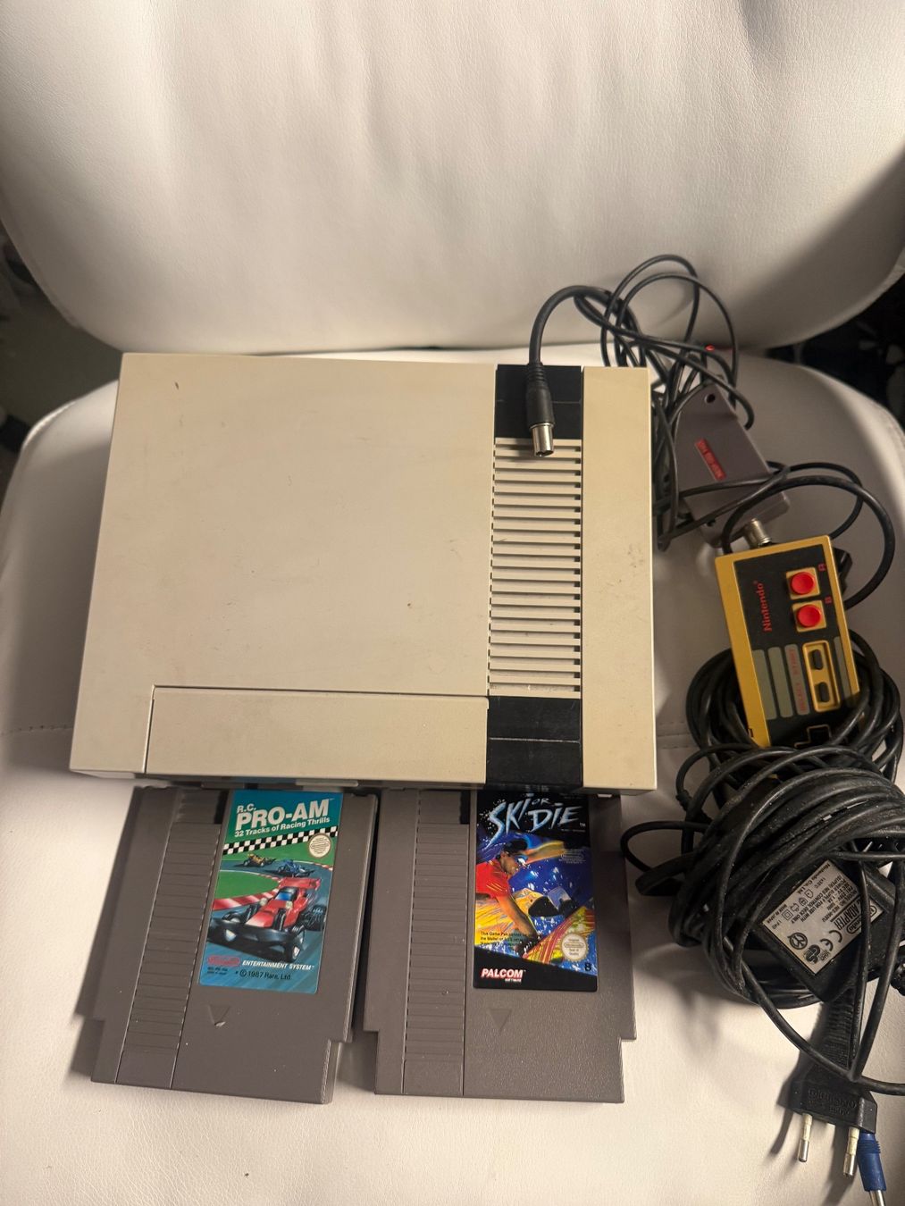 Nintendo Consoles: Nintendo NES Konsole mit 2 Spielen – D'occasion à Dietlikon par NESFEVER