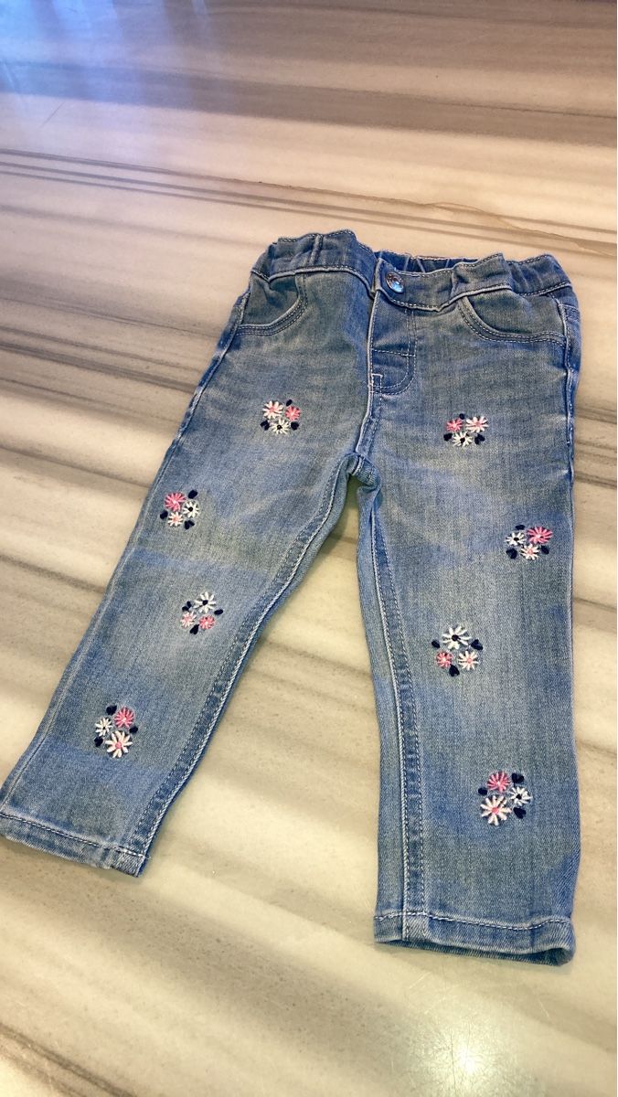 H&M Pantaloni: Hübsche Jeans mit Blumenmuster, Gr.74 nr.4 – Usato da Morschach venduto da leonie87